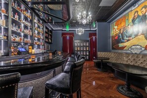 2 bars/lounges, pub, cocktail bar - Hotel St. Cloud (Cañon City)