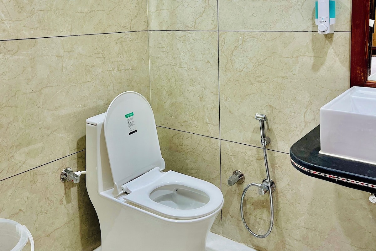 Luxury Double Room, Balcony, City View | Bathroom
