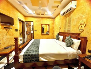 Luxury Double Room, Balcony, City View | Free WiFi - Hotel Royal Queen Jaisalmer  (Jaisalmer)