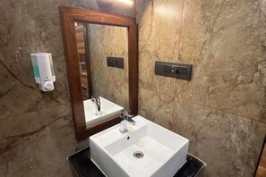 Bathroom - Hotel Royal Queen Jaisalmer  (Jaisalmer)