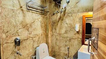 Luxury Double Room, Balcony, City View | Bathroom