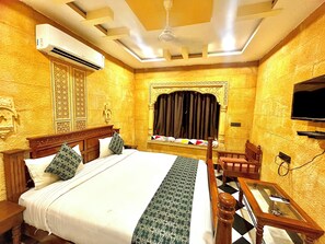 Luxury Double Room, Balcony, City View | Free WiFi - Hotel Royal Queen Jaisalmer  (Jaisalmer)