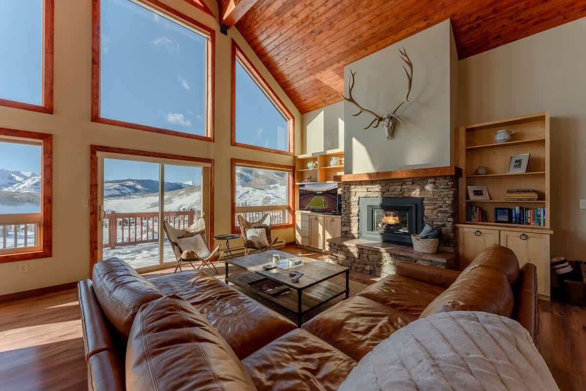 TV, fireplace, offices