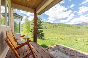 Terrace/patio - Paradise View / Incredible Views / Hot Tub / Gourmet Kitchen / EV Charger (Crested Butte)