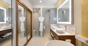 Shower, jetted bath, eco-friendly toiletries, bidet - % DISCOUNT 5 star Suite w/ Lazy river/Infinity pool in La Valencia Beach resort (San Jose del Cabo, Baja California Sur)