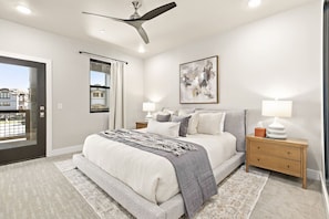 3 bedrooms, desk, iron/ironing board, WiFi - Luxe 3 Bedroom Retreat with Balcony and Views (Daniel)
