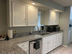 Mikrowelle, Ofen, Herdplatte, Geschirrspüler