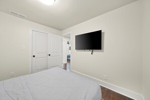 3 chambres, fer et planche à repasser, Wi-Fi, draps fournis