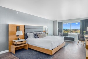 In-room safe, iron/ironing board, bed sheets