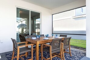 Outdoor dining - 5BD Home in Windsor - Private Pool & Disney Nearby (Davenport)