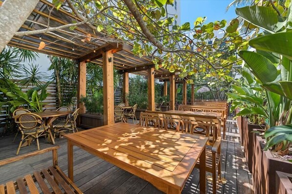 Outdoor dining