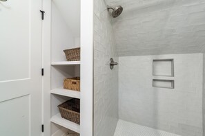 Hair dryer, towels - 3 Bedroom Home in Charleston`s Best Neighborhood (Charleston)