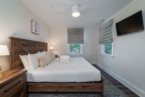 3 bedrooms, desk, iron/ironing board, free WiFi - 66 Cannon St. Unit C (Charleston)