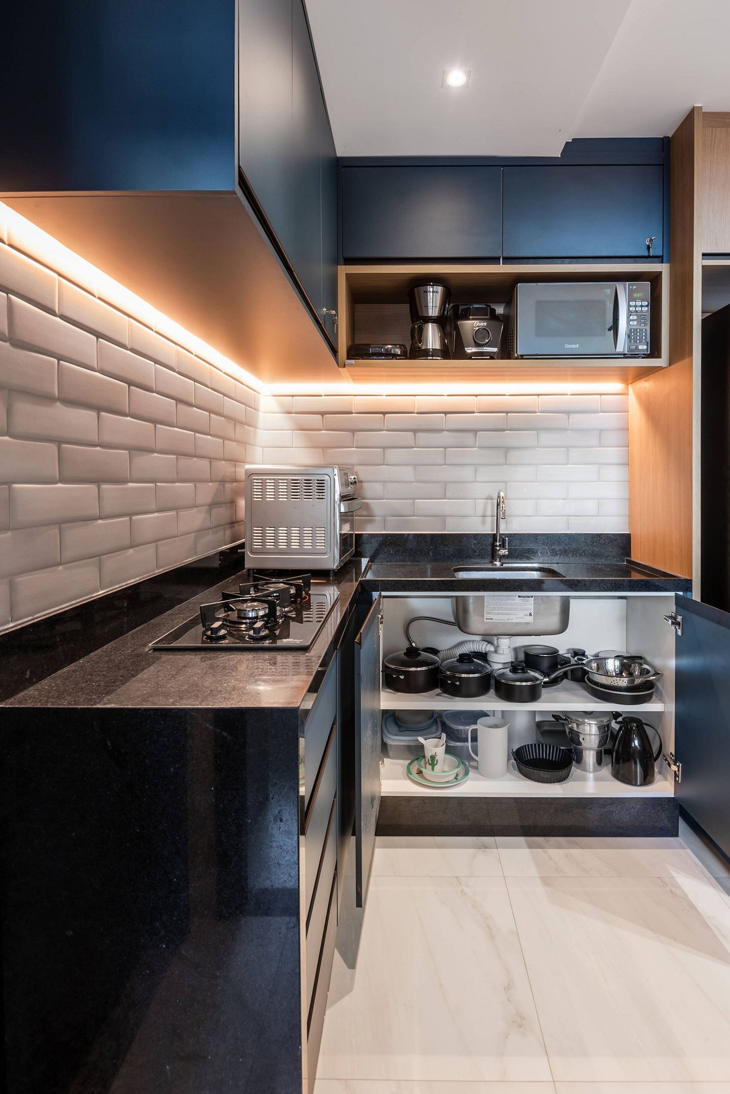 Fridge, microwave, oven, coffee/tea maker