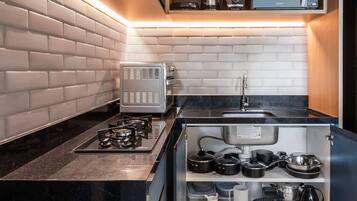 Fridge, microwave, oven, coffee/tea maker