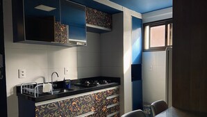 Apartment | Private kitchen | Coffee/tea maker, fridge, microwave, stovetop - Flats Villaggio (João Pessoa)