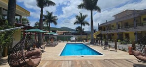 Hồ bơi ngoài trời