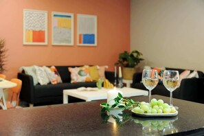 TV, offices - ALOHA • Amazing 2-BR Condo with Private Terrace (Ciudad de México)
