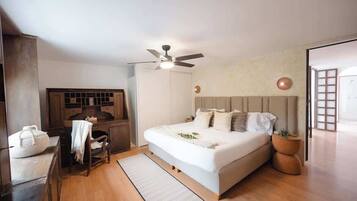 8 bedrooms, WiFi, bed sheets