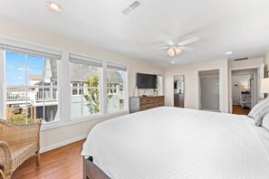 6 bedrooms, desk, iron/ironing board, travel crib