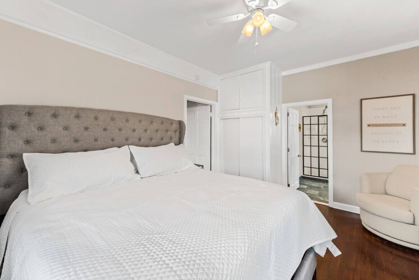 6 bedrooms, desk, iron/ironing board, travel cot