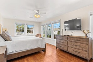 6 chambres, bureau, fer et planche à repasser, lit parapluie