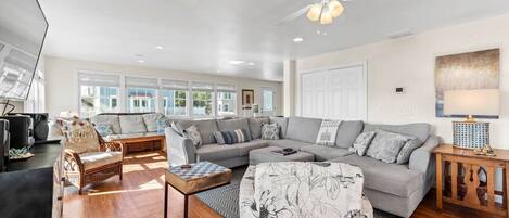 Smart-TV, Videospiele, Tischtennisplatte, Bücher