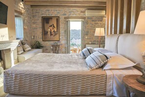 1 bedroom, desk, iron/ironing board, free WiFi - Queen Suite with Panoramic Sea View | Akrolithi Guesthouse (East Mani)