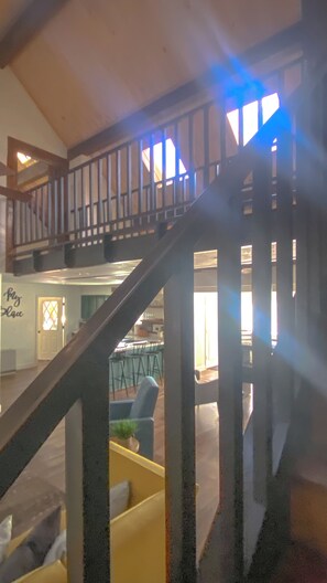 Interior - Camp Bear Hug Spacious 5-bedroom house in charming Pinetop with AC - Pool Table (Pinetop)