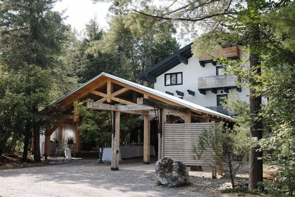 Exterior - The Wakefield Grand (Wakefield)