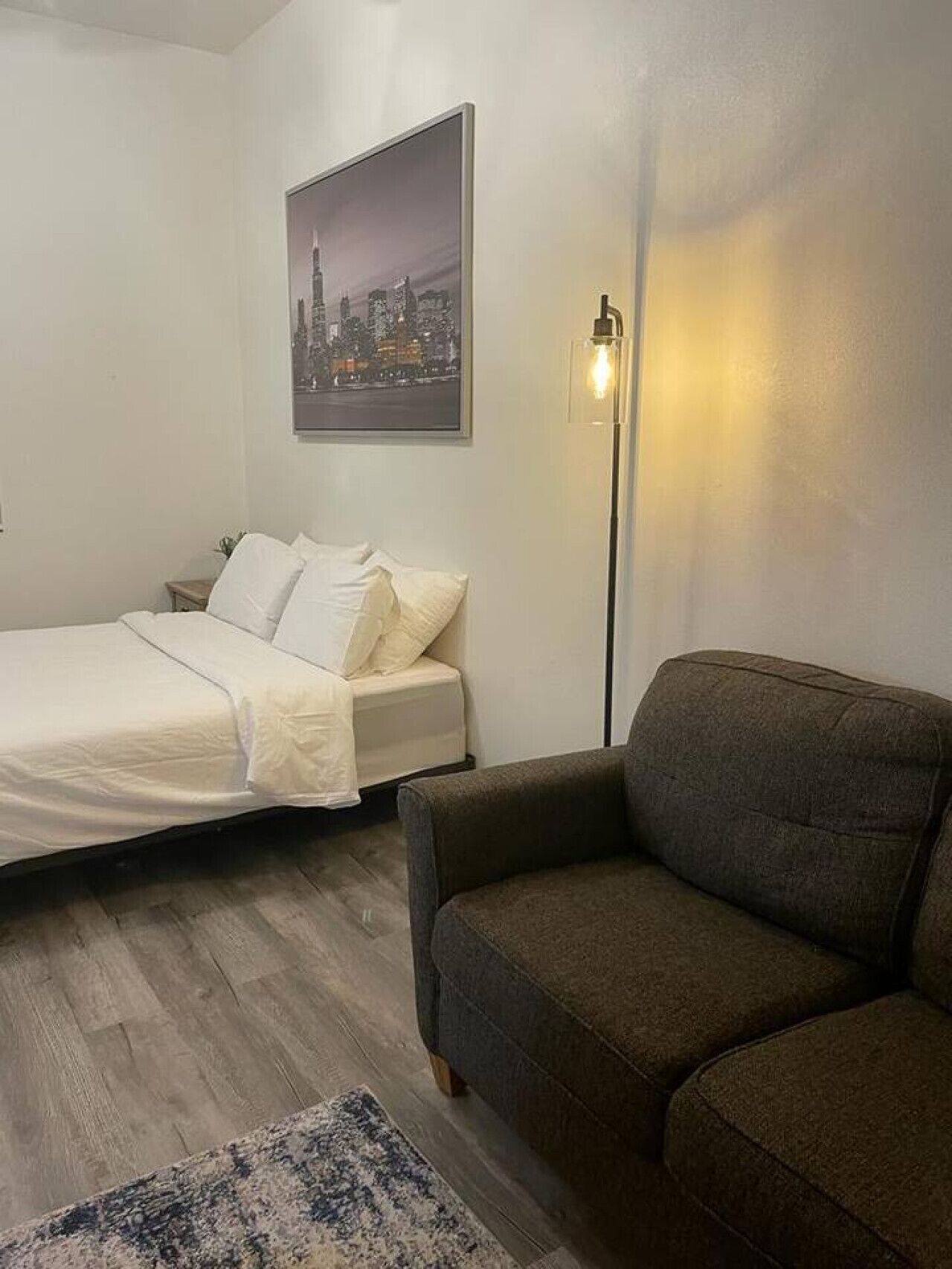 Bureau, fer et planche à repasser, Wi-Fi, draps fournis