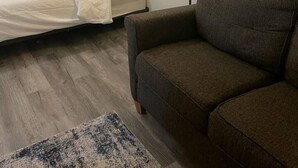 Desk, iron/ironing board, WiFi, bed sheets - City Suite downtown on 400 block (Wausau)