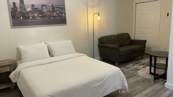 Desk, iron/ironing board, WiFi, bed sheets