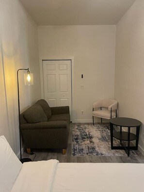 Desk, iron/ironing board, WiFi, bed sheets