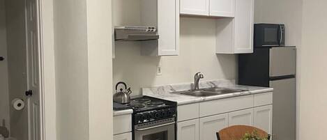 Coffee/tea maker, fridge, microwave, oven