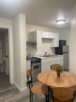Coffee/tea maker, fridge, microwave, oven