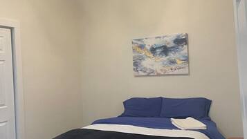 1 bedroom, desk, iron/ironing board, WiFi