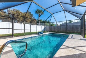 Pool - Coastal Oasis: Spacious 4 bedroom retreat w/ pool (South Daytona)