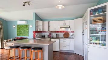 Fridge, microwave, dishwasher, coffee/tea maker