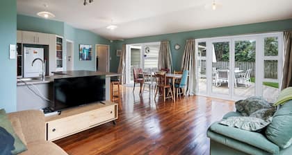 Coastal Family Escape - Waitarere Beach Retreat
