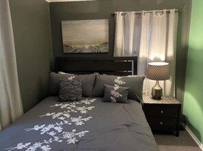 2 bedrooms, iron/ironing board, WiFi