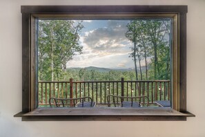 Interior - NEW Blue Ridge Cabin! King Bed, Views, Hot Tub, Fire Pit! Weeknight Specials (Blue Ridge)