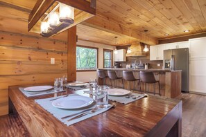 Microwave, oven, stovetop, dishwasher - NEW Blue Ridge Cabin! King Bed, Views, Hot Tub, Fire Pit! Weeknight Specials (Blue Ridge)