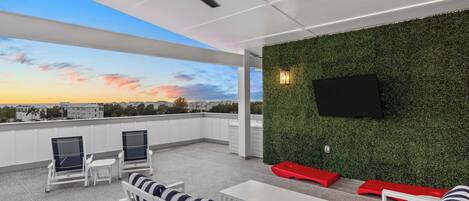 House (5 Bedrooms) | Front of property