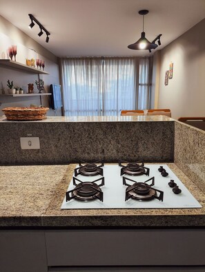 Superior Apartment | Private kitchen | Fridge, microwave, oven, cookware/dishes/utensils
