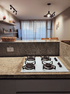 Superior Apartment | Private kitchen | Fridge, microwave, oven, cookware/dishes/utensils