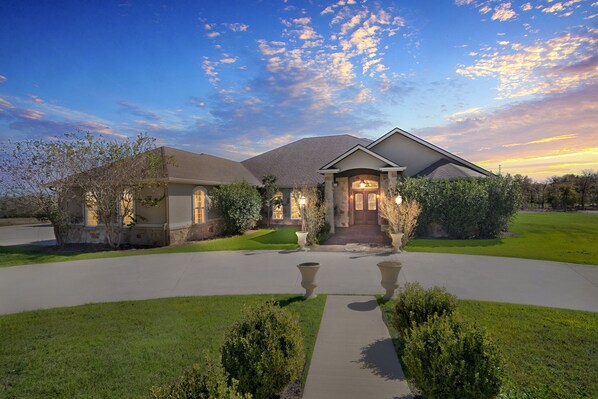 Exterior - NEW! Luxurious 4-Bedroom Oasis with Private Pool (Seguin)