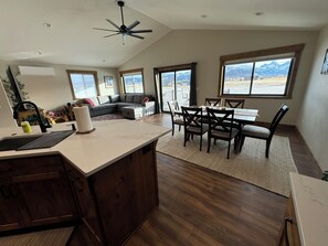 Smart TV, DVD player, books, stereo