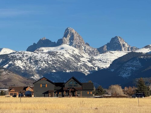 1BR Teton View Getaway w/ Hot Tub near Skiing & Nat’l Parks