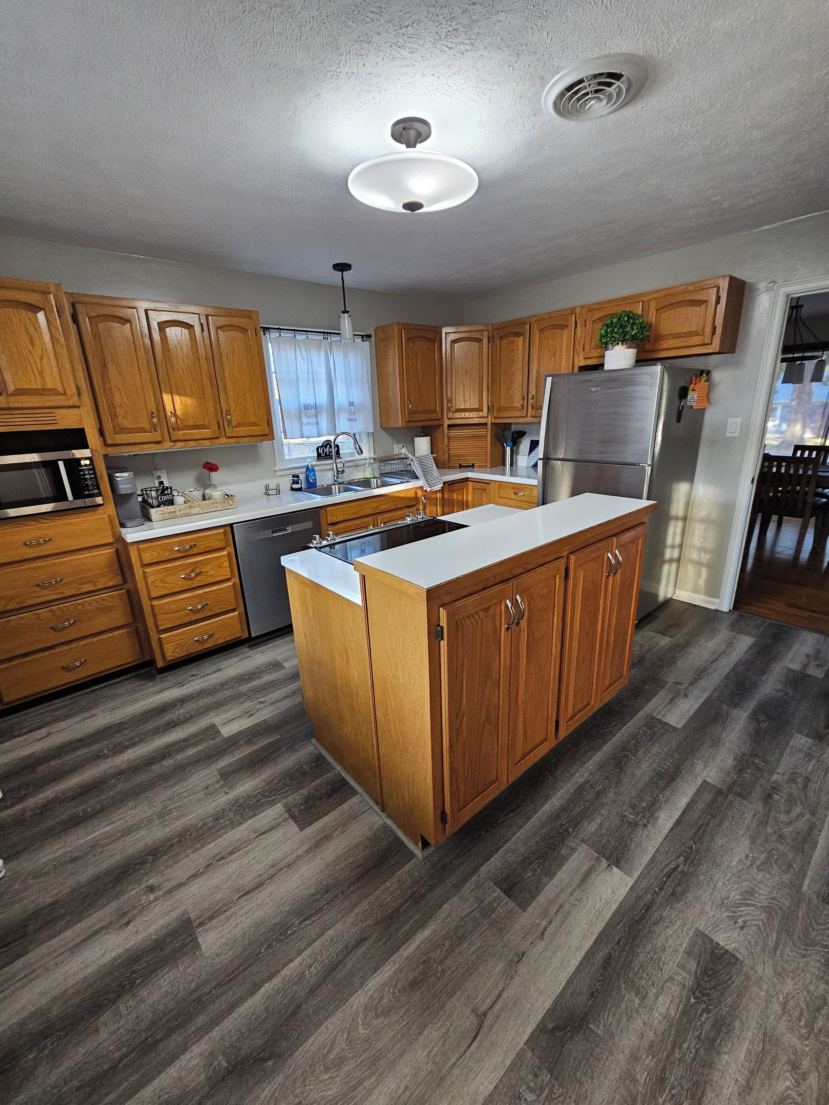 Refrigerador, microondas, horno y parrilla de estufa 